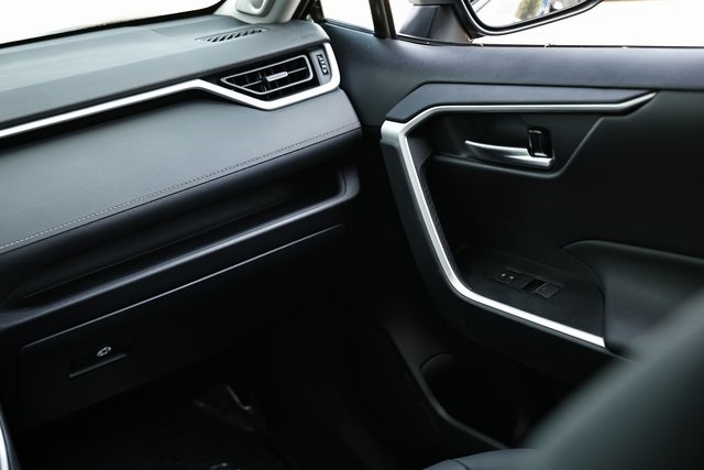 2025 Toyota RAV4 XLE Premium photo 24