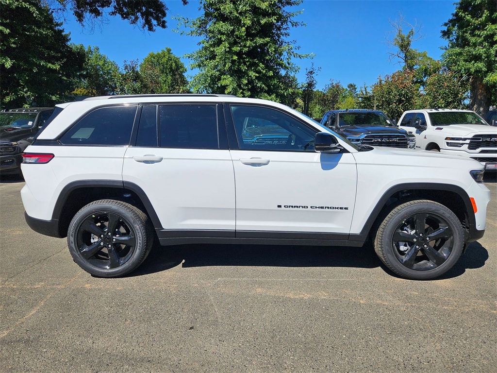 2025 Jeep Grand Cherokee Limited photo 6