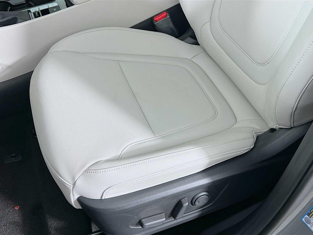 2025 Hyundai Tucson SEL Convenience photo 16