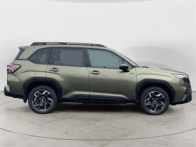 2025 Subaru Forester Premium photo 5