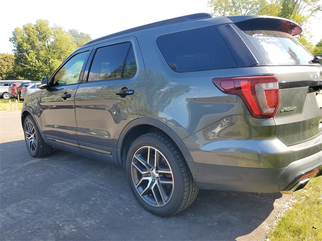 2016 Ford Explorer Sport photo 2