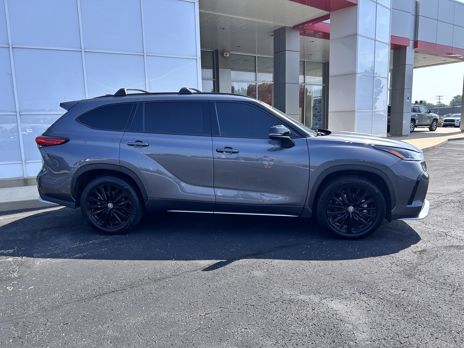 2023 Toyota Highlander XSE photo 2