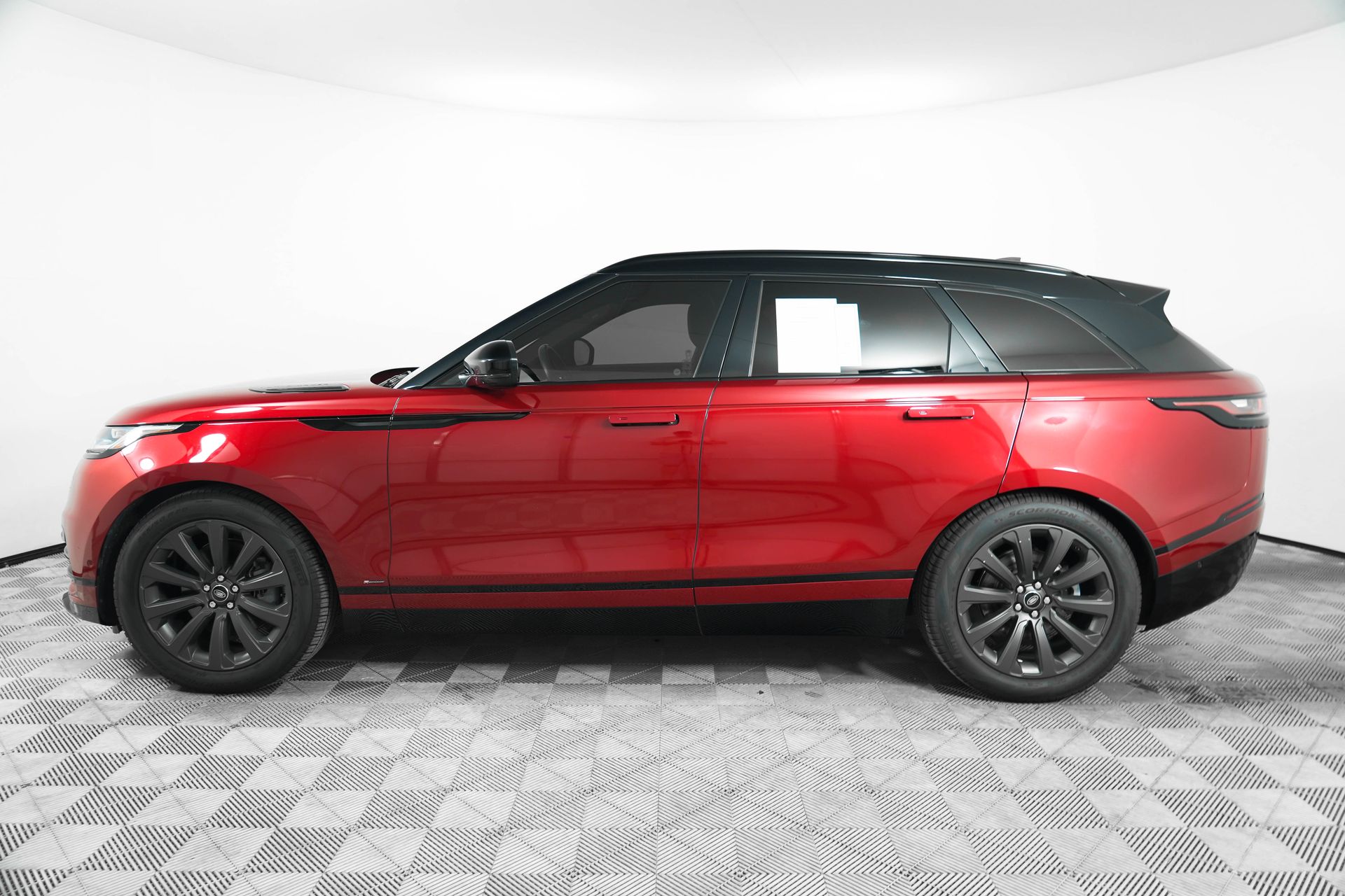 2019 Land Rover Range Rover Velar SE photo 3