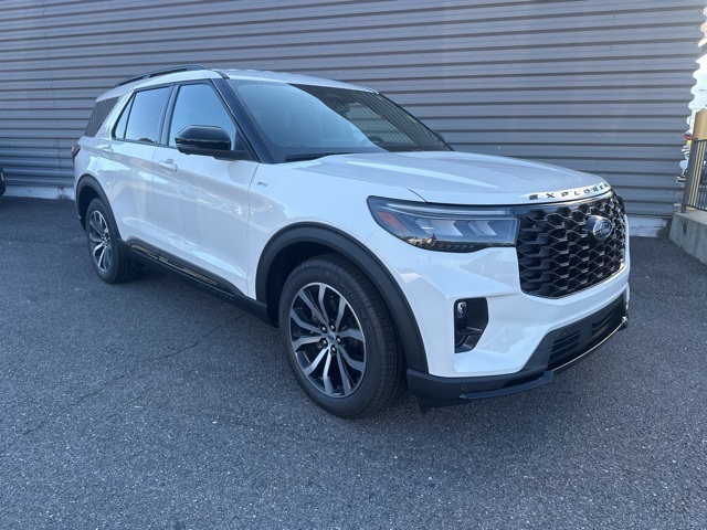 2025 Ford Explorer ST-LINE's photo