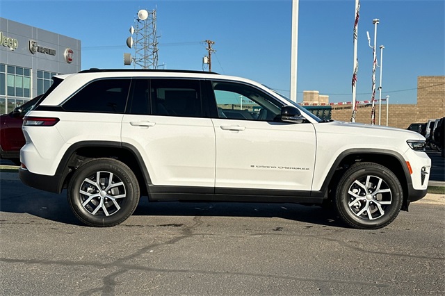 2025 Jeep Grand Cherokee Limited photo 4