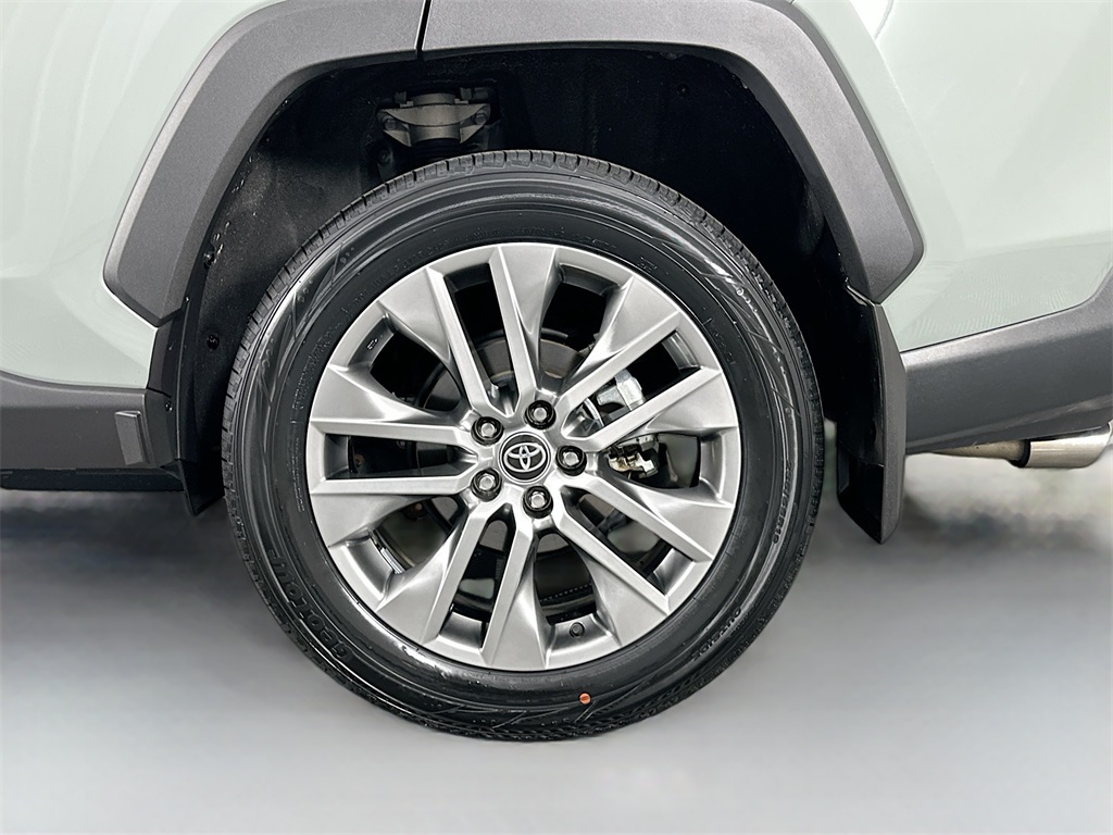 2023 Toyota RAV4 XLE Premium photo 24