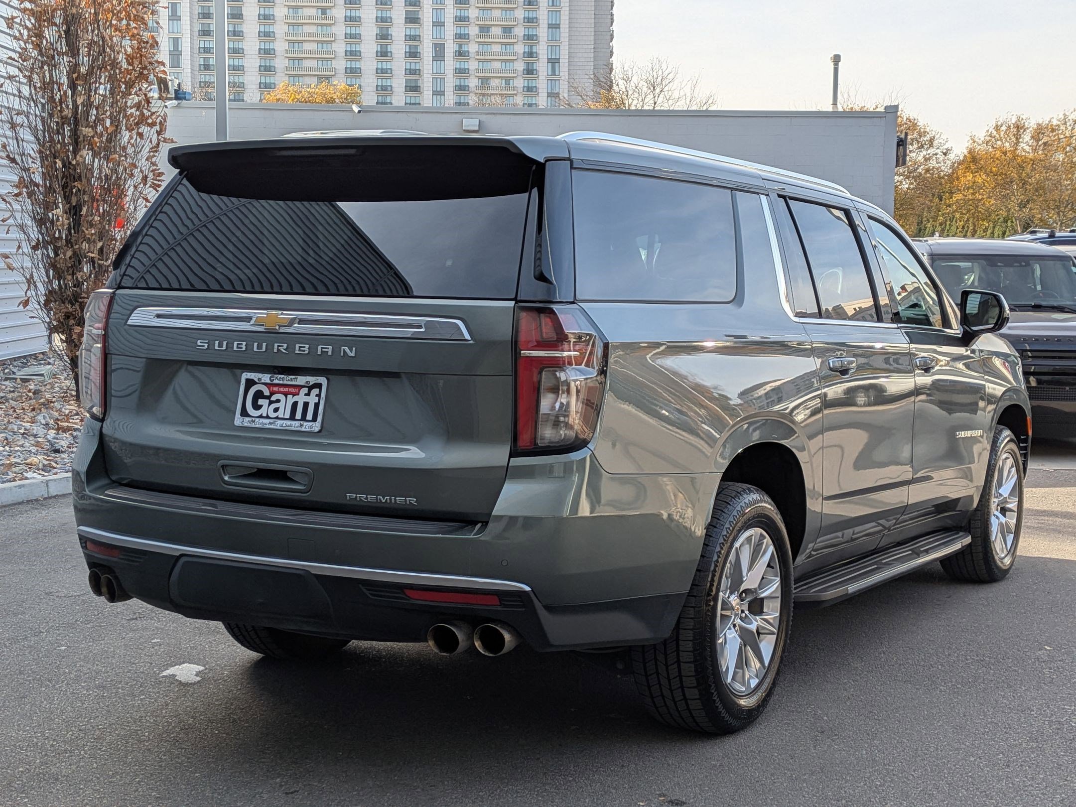 2023 Chevrolet Suburban Premier photo 2