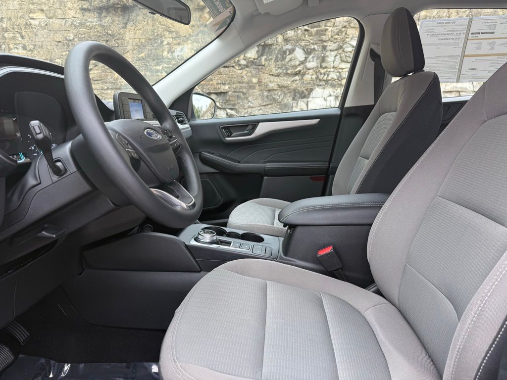 2022 Ford Escape S photo 17