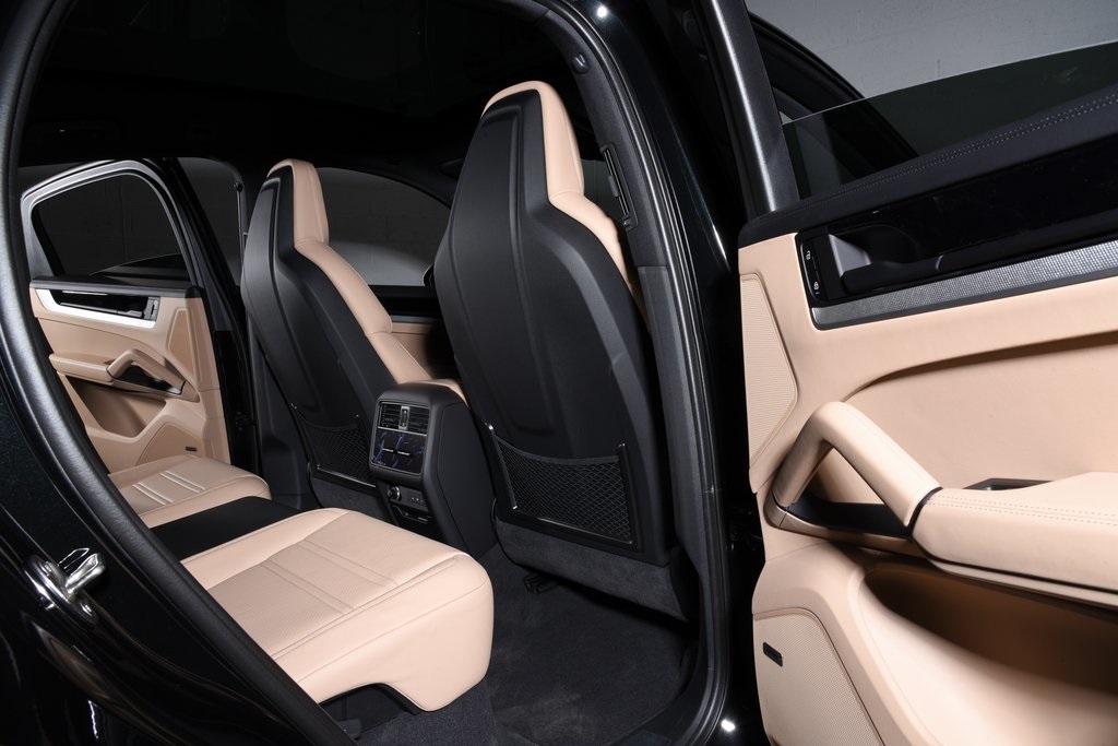 2025 Porsche Cayenne photo 35
