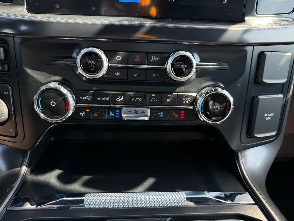 2025 Ford F-150 Lariat photo 25