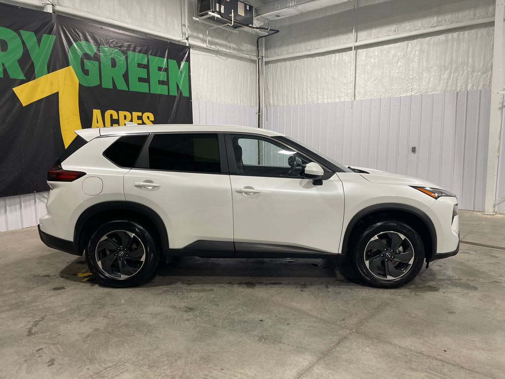2024 Nissan Rogue SV photo 2
