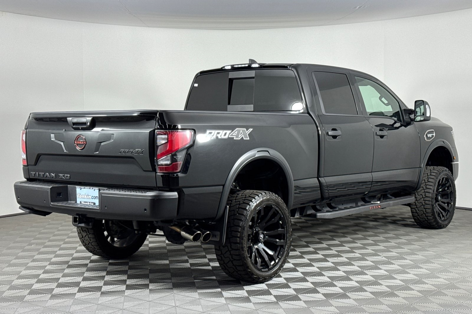 2023 Nissan Titan PRO-4X photo 4