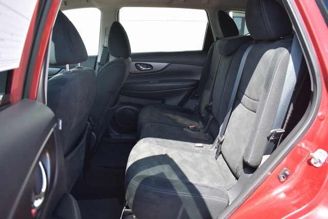 2016 Nissan Rogue SV photo 10