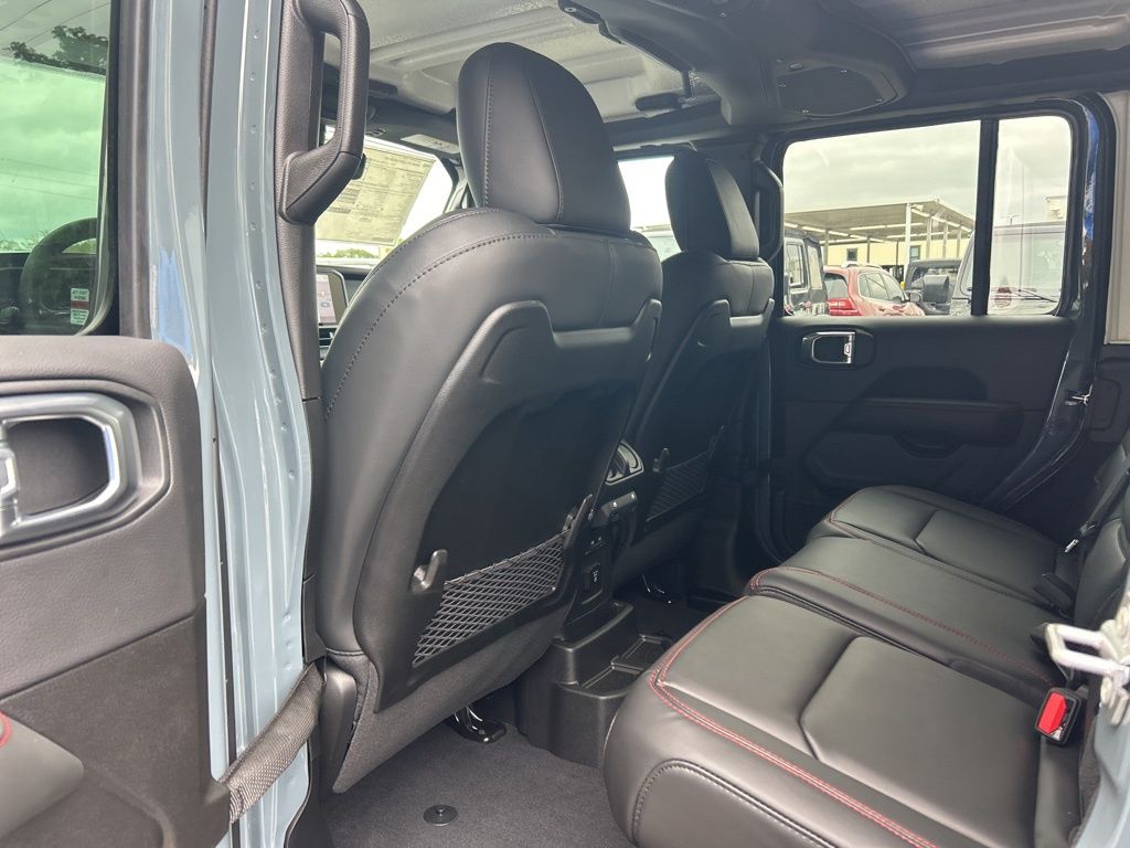 2025 Jeep Wrangler Rubicon photo 31