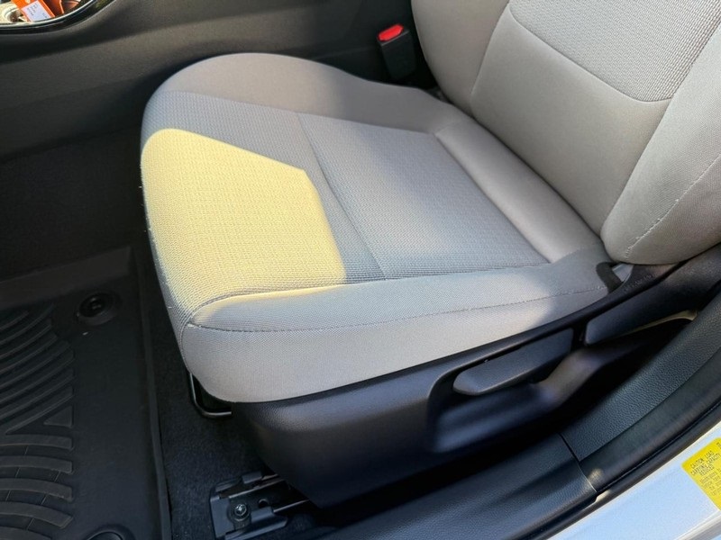 2024 Toyota Prius LE photo 17