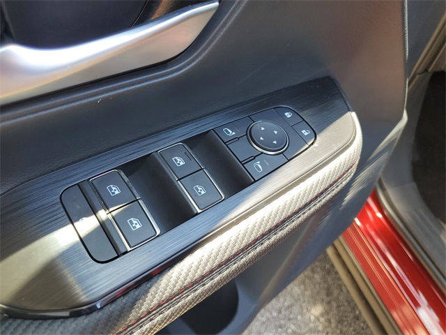 2025 Nissan Kicks SR photo 13