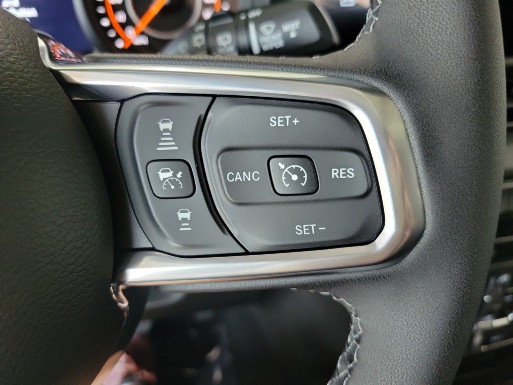 2025 Jeep Wrangler Sahara photo 11