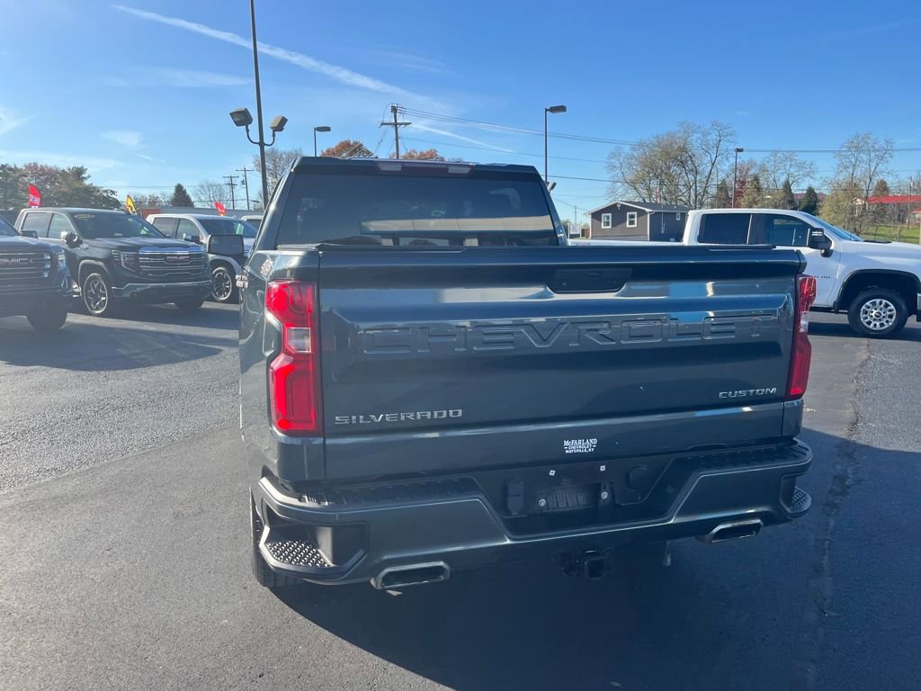 2019 Chevrolet Silverado 1500 Custom photo 2