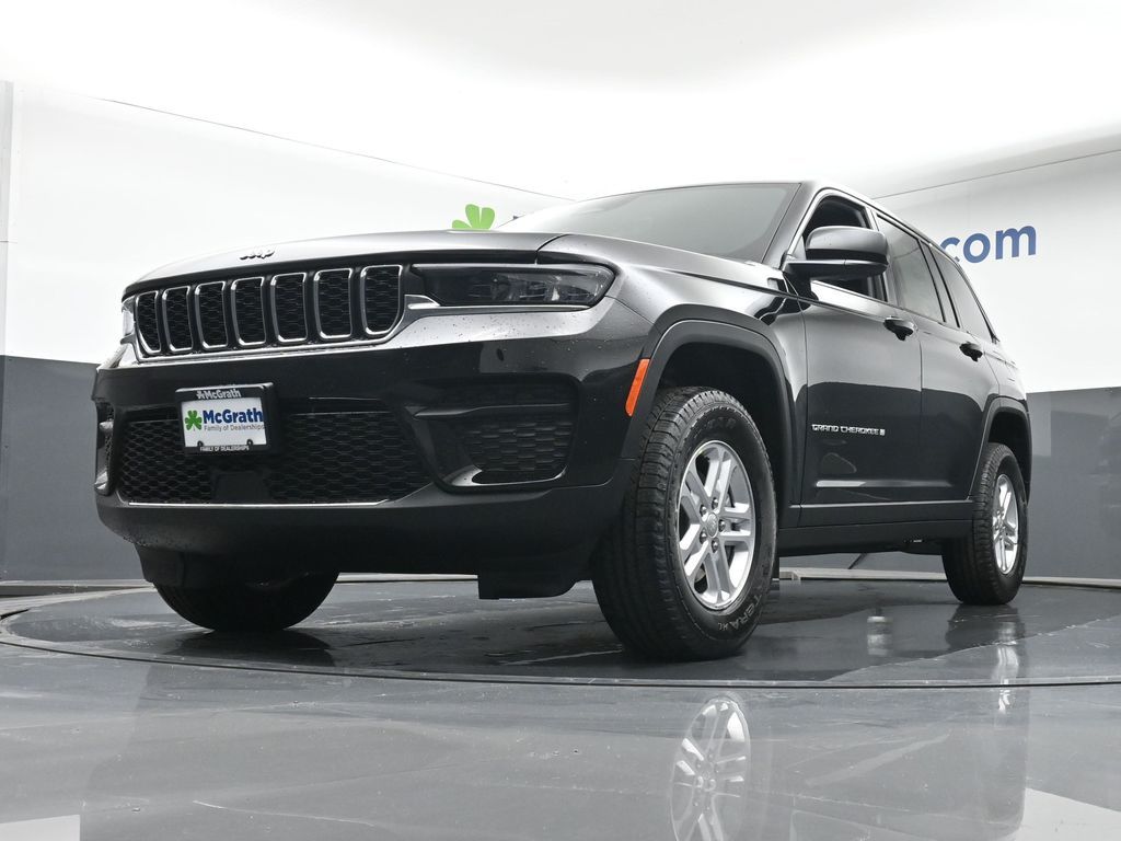 2025 Jeep Grand Cherokee Laredo photo 4