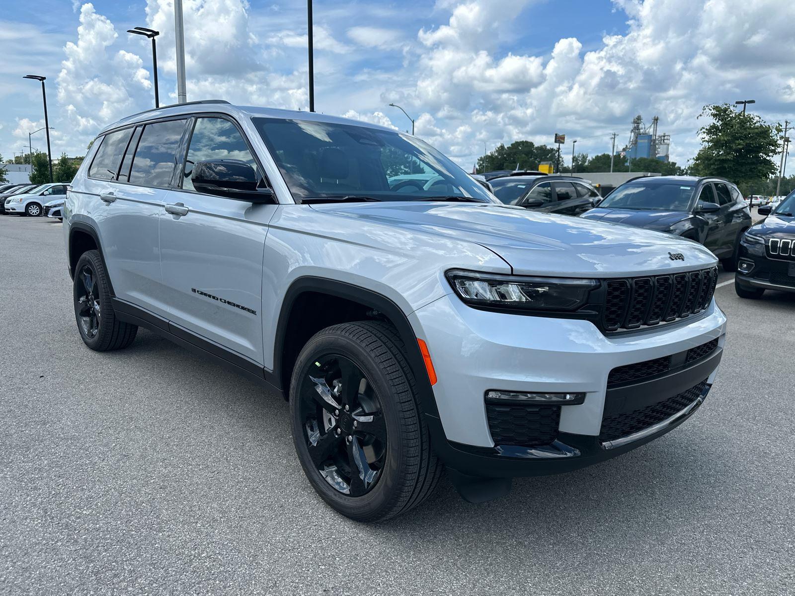 2025 Jeep Grand Cherokee Limited photo 3