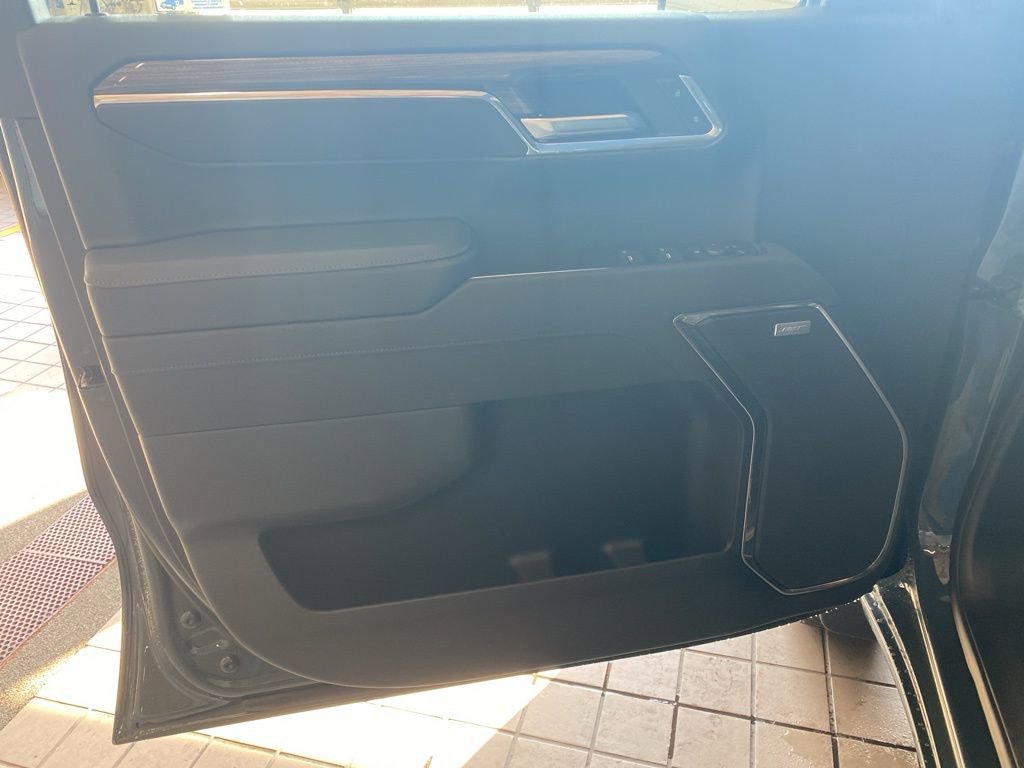 2026 Chevrolet Silverado 1500 LT photo 9