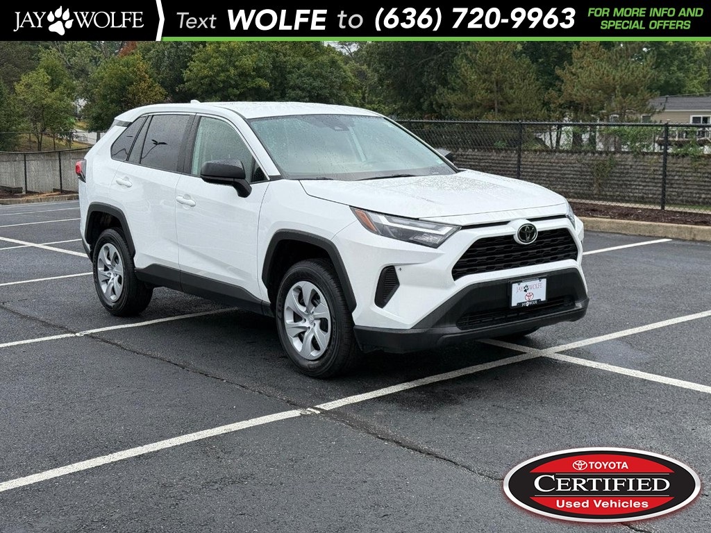 2024 Toyota RAV4 LE's photo