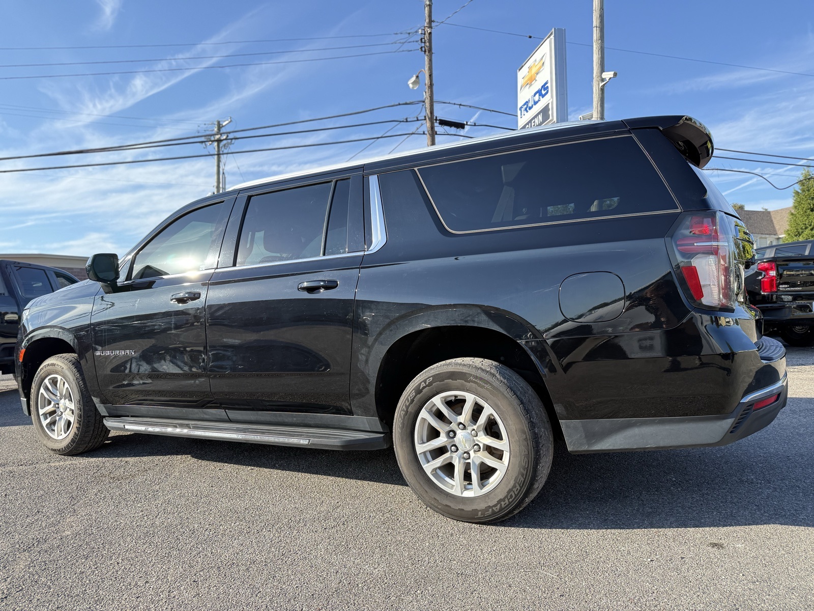 2021 Chevrolet Suburban LT photo 4