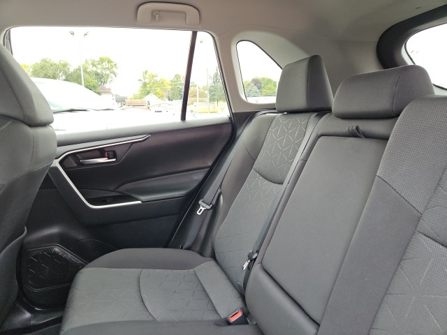 2022 Toyota RAV4 Hybrid XLE photo 13