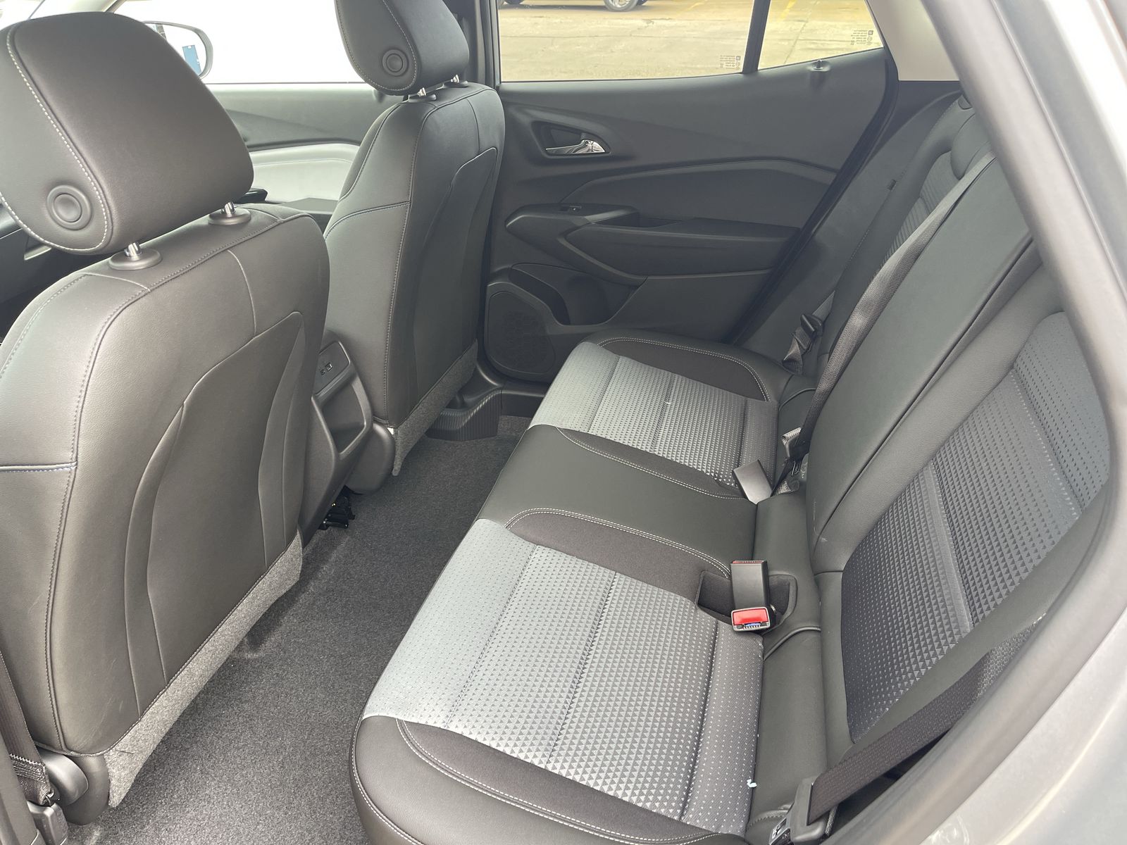 2025 Chevrolet Trax LT photo 13