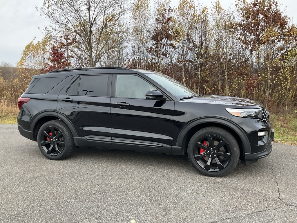 2023 Ford Explorer ST's photo
