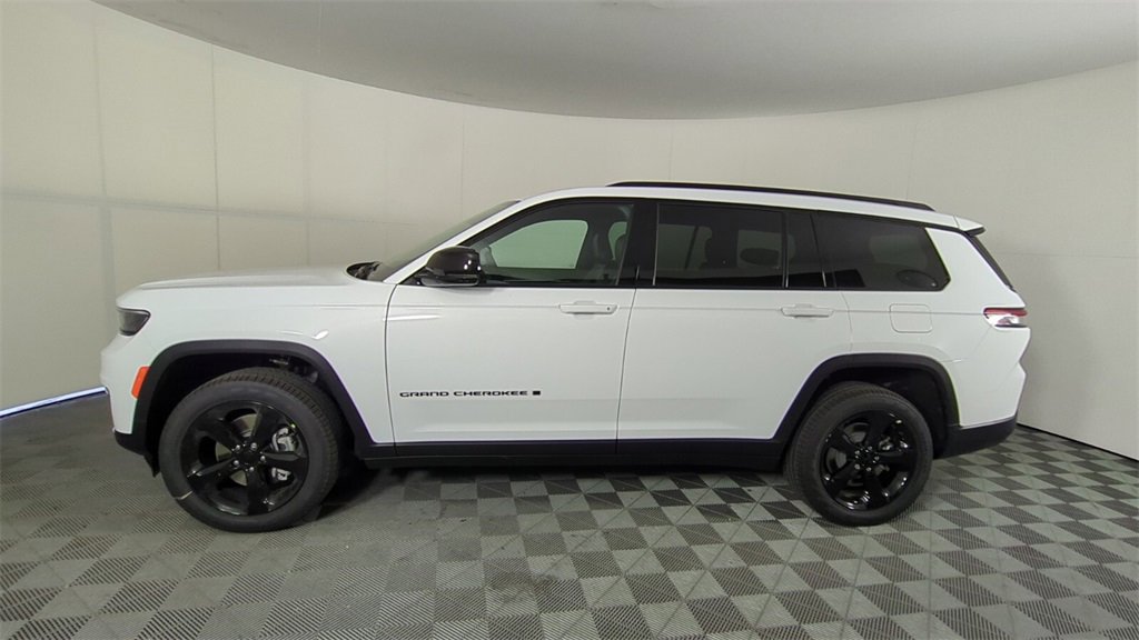 2025 Jeep Grand Cherokee Altitude photo 4