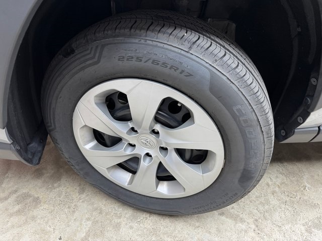 2021 Toyota RAV4 LE photo 27