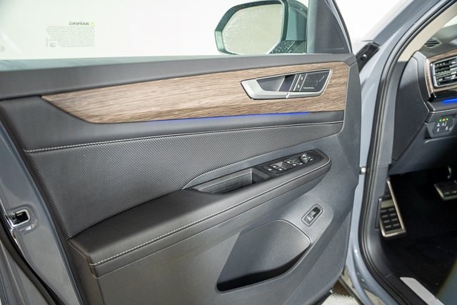 2025 Volkswagen Atlas SEL Premium R-Line photo 28