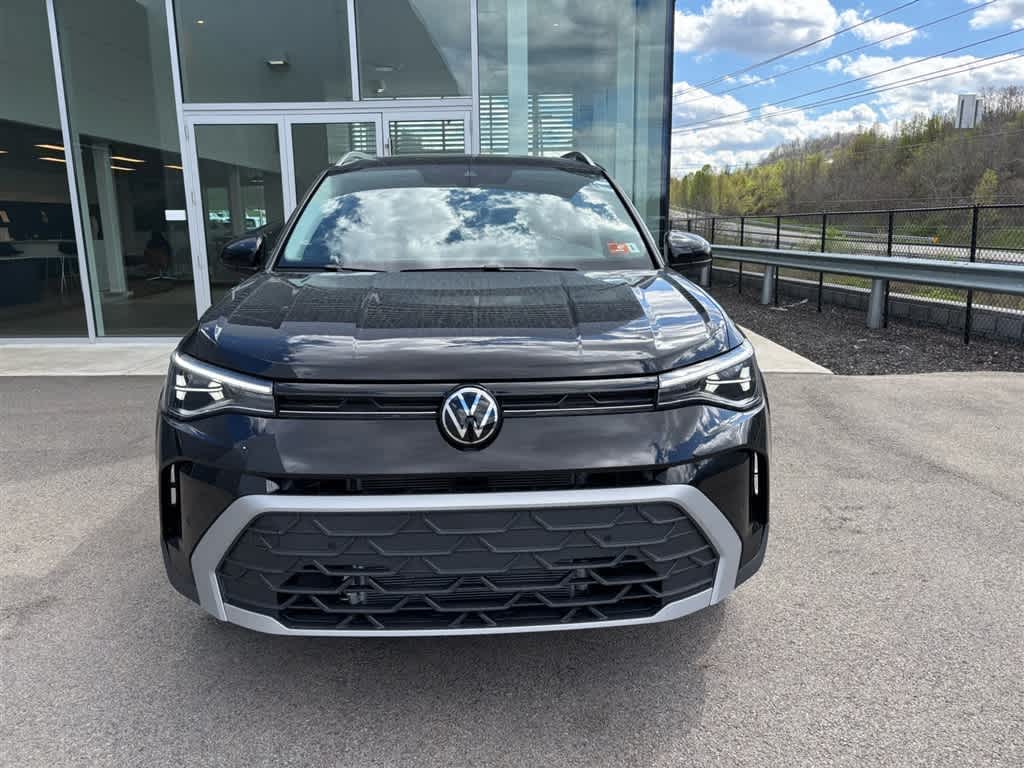 2025 Volkswagen Taos SE photo 2