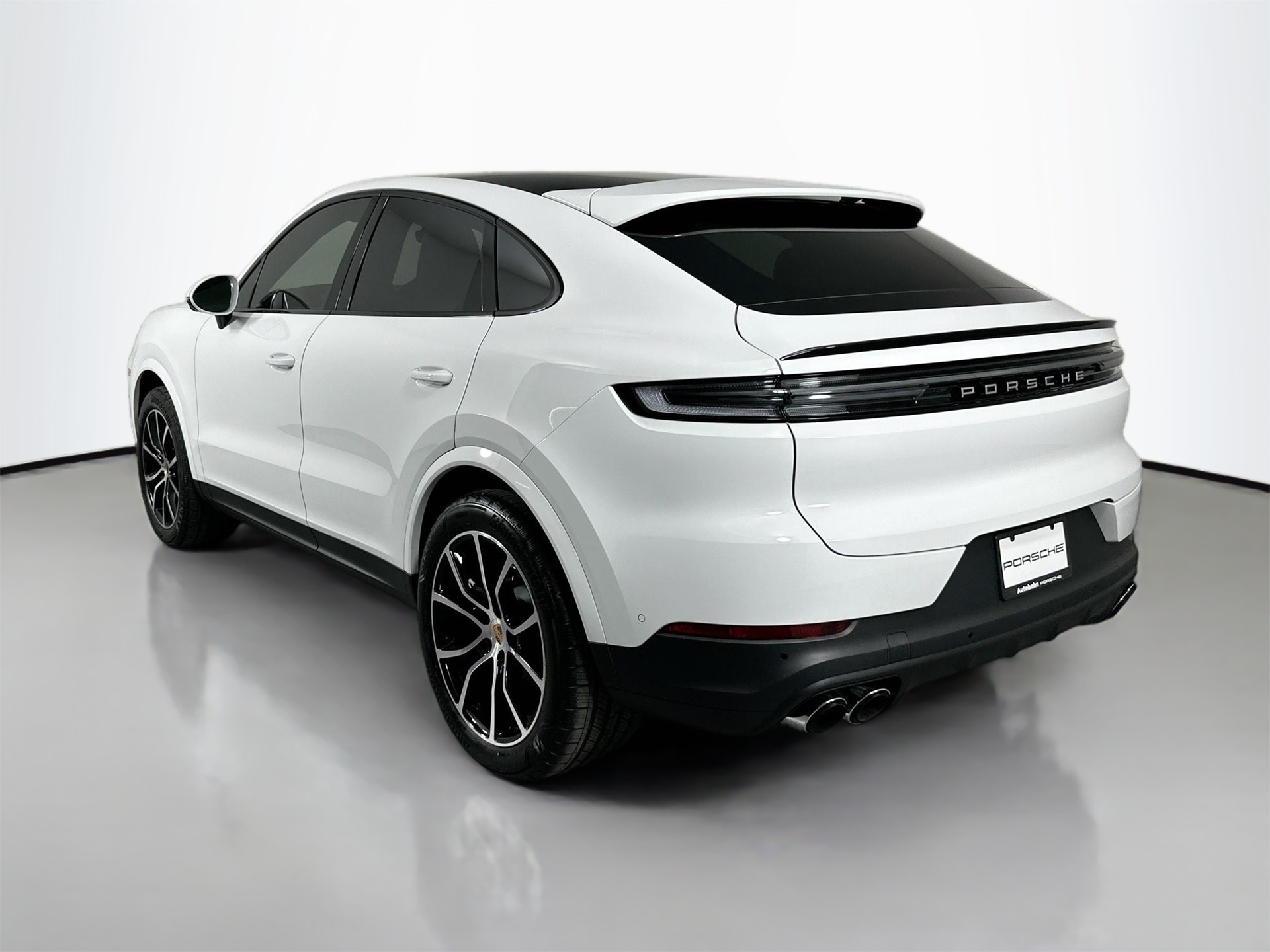 2025 Porsche Cayenne Coupe Base photo 3