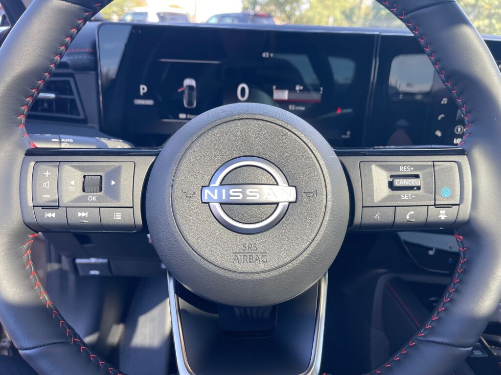 2026 Nissan Kicks SR photo 11