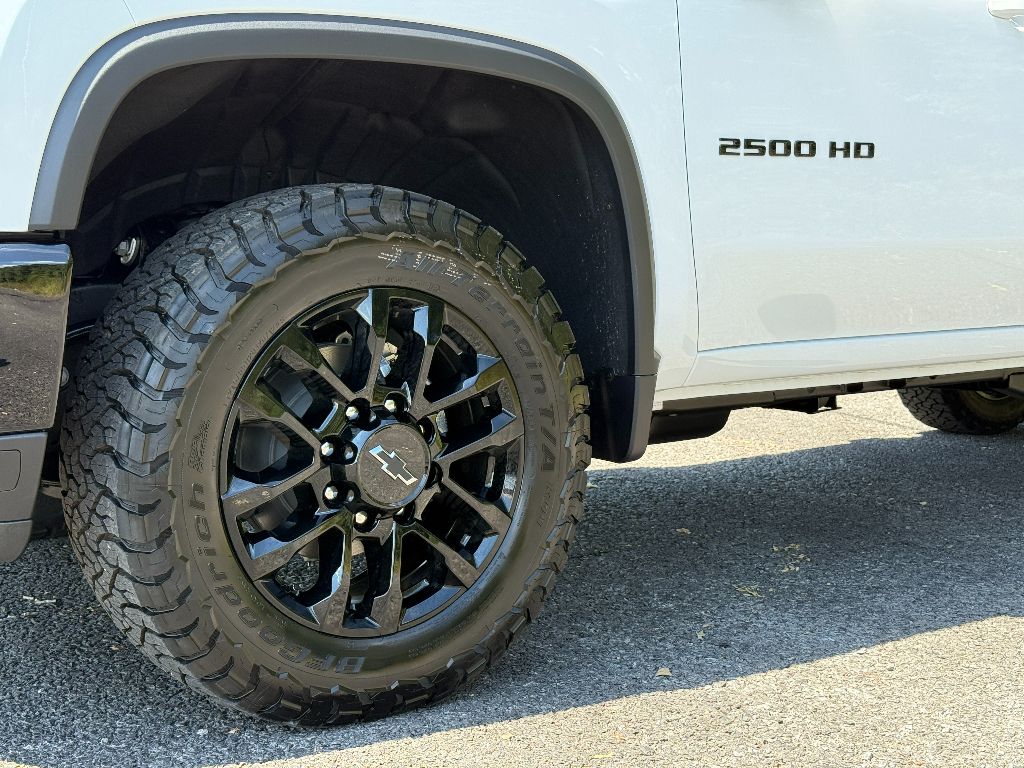 2025 Chevrolet Silverado 2500HD LTZ photo 14