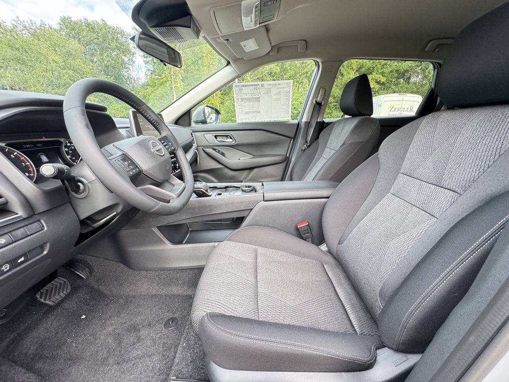2026 Nissan Rogue SV photo 9