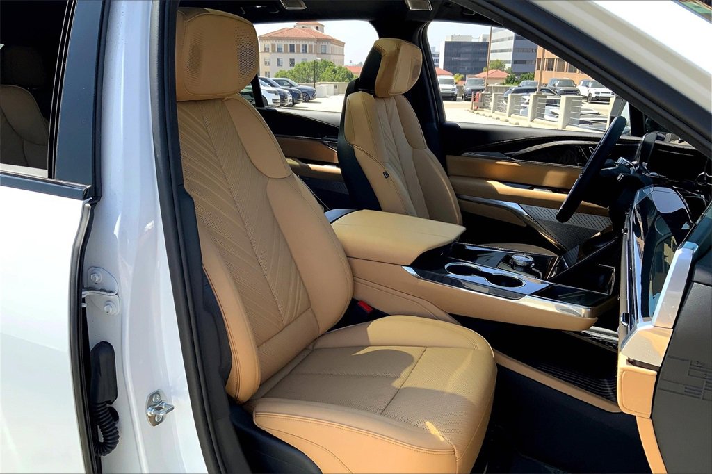 2025 Cadillac Escalade IQ Luxury photo 30