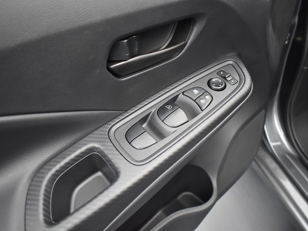 2025 Nissan Versa 1.6 S photo 24