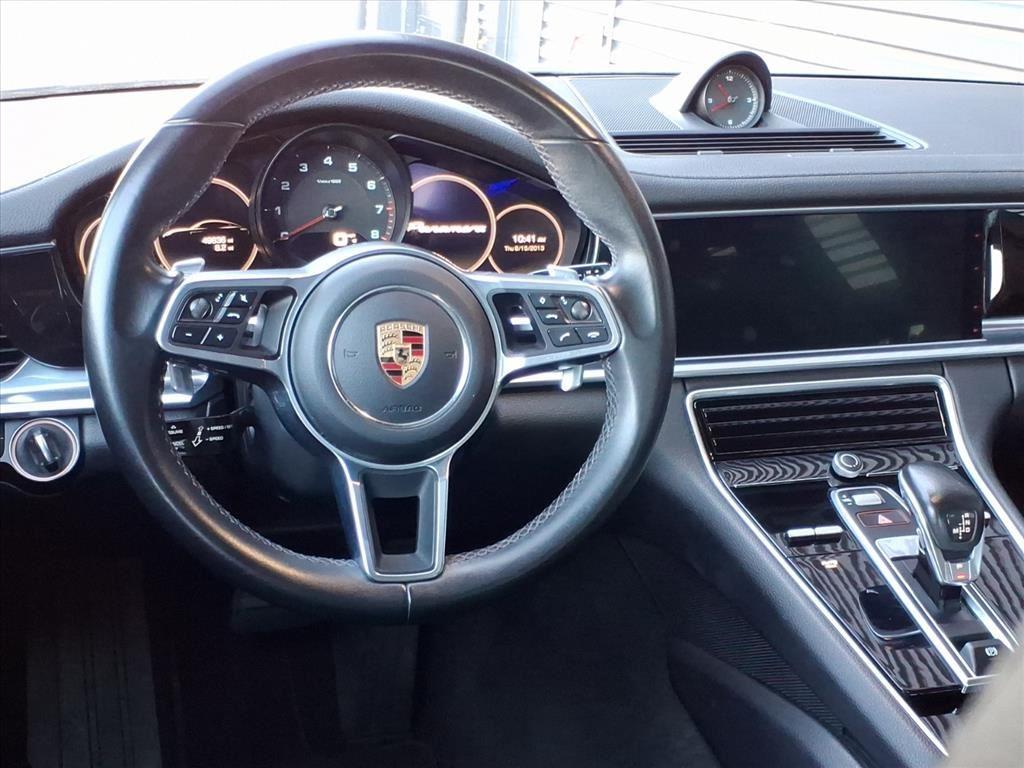 2019 Porsche Panamera 4 photo 4