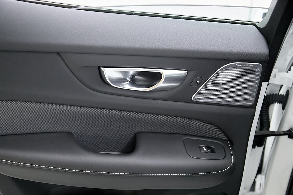 2023 VOLVO S60 - Image 27