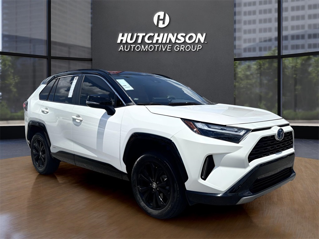 2022 Toyota RAV4 XSE's photo