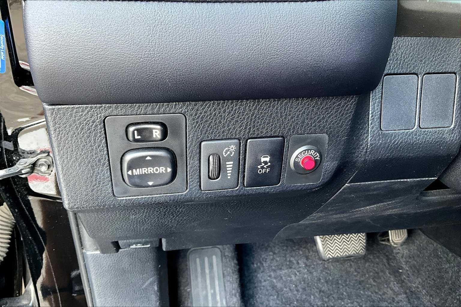 2014 Toyota RAV4 XLE photo 32