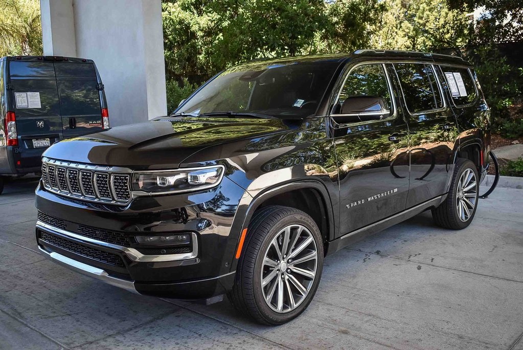 2022 Jeep Grand Wagoneer I photo 2
