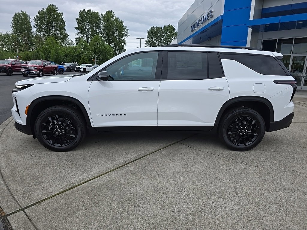 2025 Chevrolet Traverse photo 2