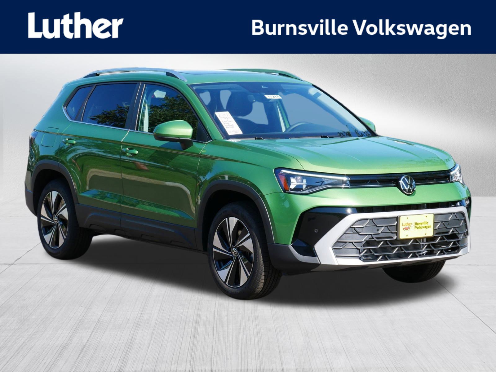 2025 Volkswagen Taos SE's photo