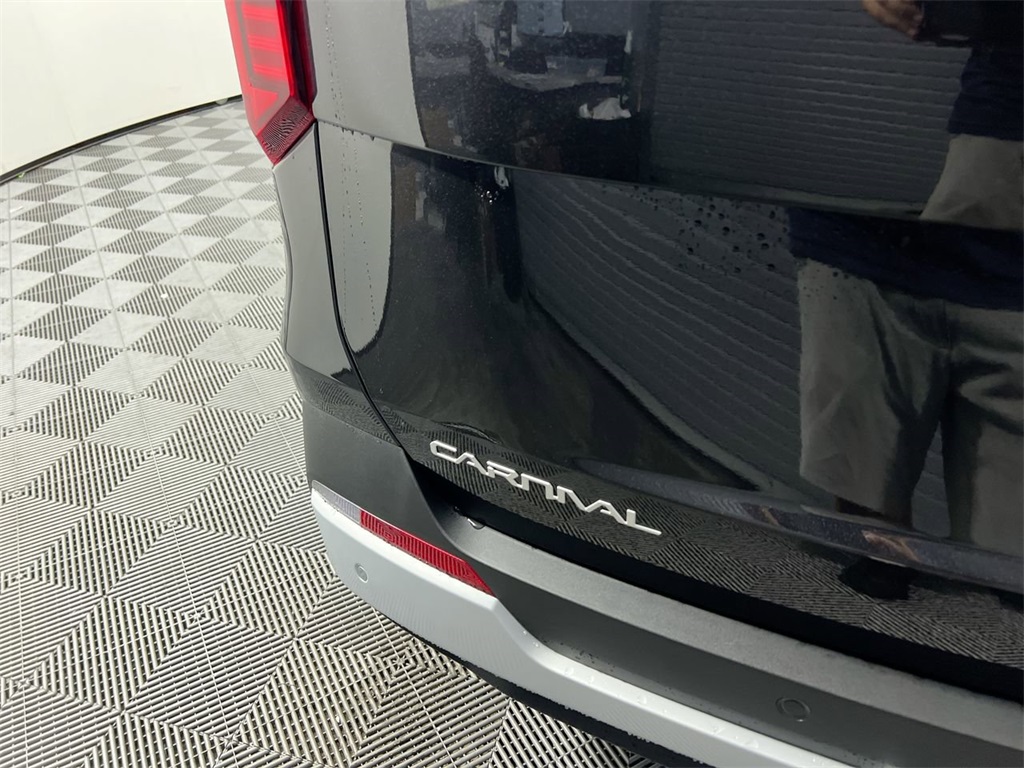 2026 Kia Carnival LX photo 5
