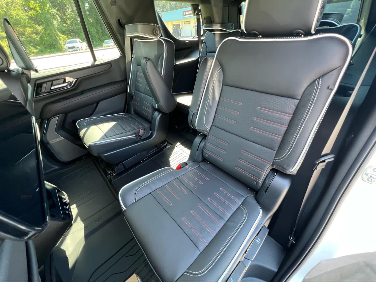 2025 Gmc Yukon AT4 Ultimate photo 8