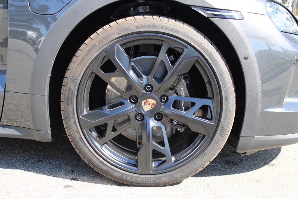 2025 Porsche Taycan 4S Cross Turismo photo 12